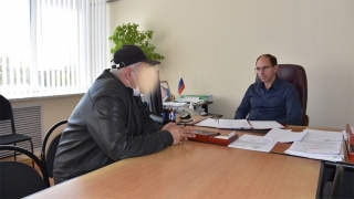 Падение пассажиров автобуса. Водитель отрицает "гонки" и винит пешехода
