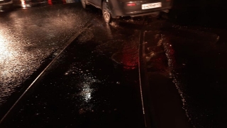 Саратовские водители: "В яме в воде торчит рельс, семь машин пробили колеса"