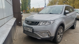 "Плевать на всех": саратовец припарковал свой "Атлас" на тротуаре