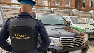 В Саратове должника вычислили по камерам. Его "Лэнд Крузер" арестован