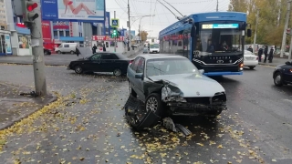 На 1-й Дачной водитель "Приоры" пострадал при "встрече" с "Опелем"