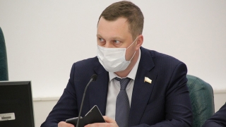 Непривитых пожилых саратовцев отправят на самоизоляцию и дистанционку