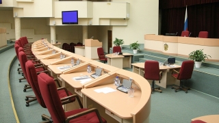 Заседание Саратовской облдумы продолжается уже более 10 часов