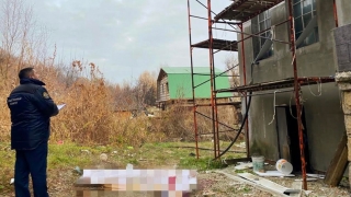 Житель Волжского района упал со строительных лесов и разбился насмерть