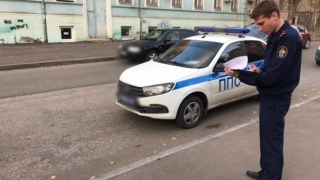 В центре Саратова на глазах у прохожих умер мужчина