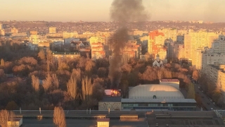 В Саратове горела постройка в Детском парке