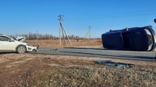 Под Саратовом не разъехались иномарка и "Патриот". Есть пострадавшие