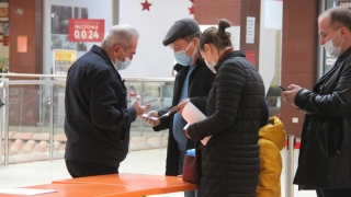 В торговых центрах Саратова столкнулись QR-коды и пункты вакцинации