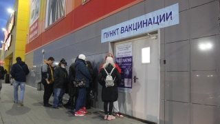 Губернатор просит обеспечить доступность пунктов вакцинации в ТЦ