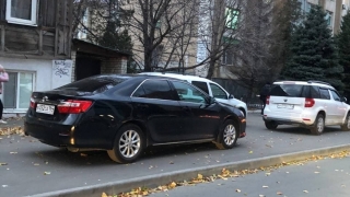 ГИБДД: водителя правительственной "Тойоты" оштрафовали на тысячу рублей