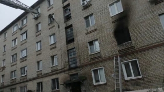 В Энгельсе из горящей пятиэтажки эвакуировали 20 жильцов. Есть пострадавший