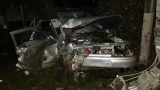 "Десятка" столкнулась с "BMW" и столбом. Парень и девушка в больнице