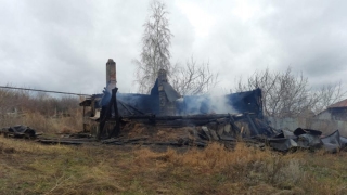 На пожаре в деревянном доме погиб 43-летний мужчина
