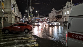 На перекрестке в центре Саратова сбили подростка