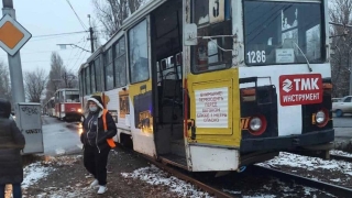 В Саратове трамвай сбил мужчину, а в Энгельсе под колеса "Пежо" попал ребенок