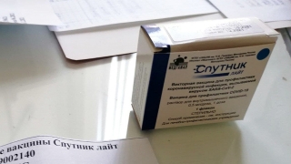 Из Москвы в Саратовскую область привезли "Спутник Лайт"