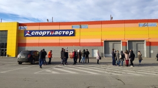 В Саратове вновь эвакуируют торговые центры