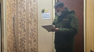 Родственники нашли в квартире тело хозяина с разбитой головой