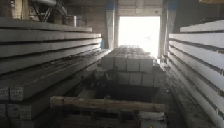 Девушку придавило плитой на производстве. Возбуждено уголовное дело