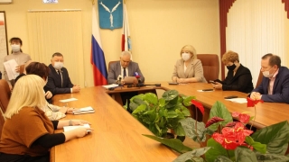 Антонов не стал объяснять рекомендацию лишить Курихина депутатского мандата