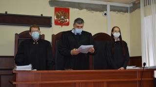 Облсуд вернул шеф-повару энгельсской школы работу плюс 223 тысячи