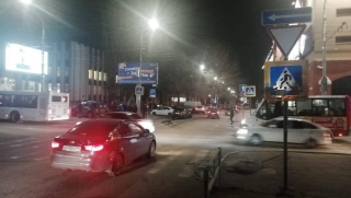 Двое парней попали в больницу после ДТП у "Триумф Молла"