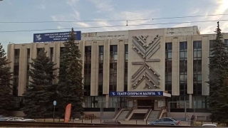 В Саратове вырубят ели около театра и еще 176 деревьев. Список адресов