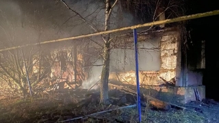 В сгоревшем доме обнаружен труп неизвестного