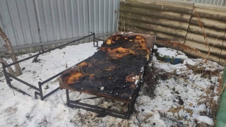 Ночью в Ленинском районе пожарные тушили диван в квартире