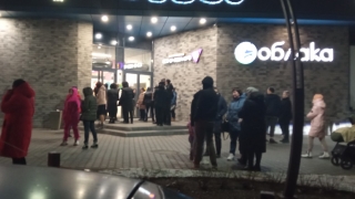 Очевидец: из-за подозрительного пакета эвакуировали энгельсские "Облака"