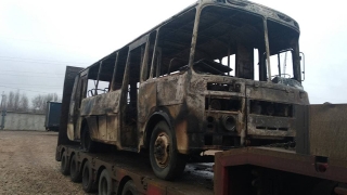 Под Саратовом сгорел развозящий рабочих автобус