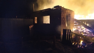 Двое саратовских курильщиков уничтожили собственные дома