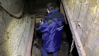 Приехавшие чинить отопление слесари нашли в подвале труп неизвестного