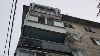 Глыба льда убила ребенка. Спустя почти год дело направлено в суд