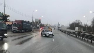 На выезде из Саратова произошли сразу три ДТП. Погиб пешеход