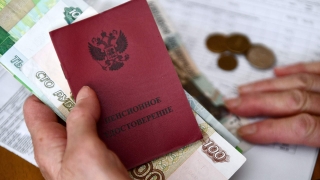 Новогодние выплаты пенсионерам сделают ежегодными