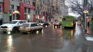 На углу Чапаева и Мичурина автобус сбил женщину