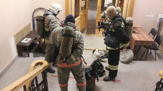 "И вот опять!" В Саратове по сценарию "загорелось" старое здание тюза