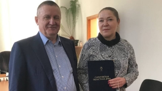 Главврача саратовского ковид-госпиталя наградили грамотой облдумы