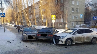 На Саперной "тринадцатую" взяли в "коробочку". Водитель госпитализирован