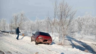 Пожилой водитель "десятки" врезался в стоящую "двенадцатую"