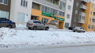 В Саратове жители дома недовольны открытием сетевого магазина на первом этаже