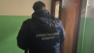 В Саратове мужчину зарезали на лестничной площадке, убийца скрылся