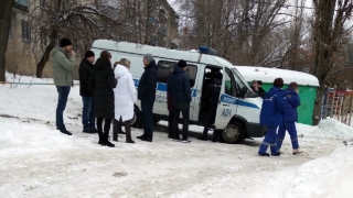 В Саратове упавшая глыба льда убила ребенка. Виновной признали хозяйку балкона