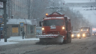 Уборка снега. Саратовцев просят отказаться от личного транспорта