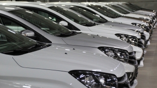 Россияне купили за год 1,5 млн новых авто. Названы лидеры продаж