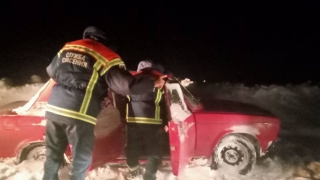Спасатели эвакуировали саратовцев из застрявших в снегу машин