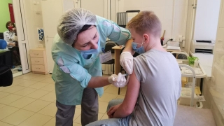 Коронавирус. В Саратовской области начали вакцинировать подростков