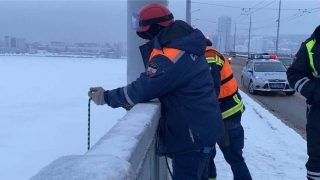 При падении с моста "Саратов-Энгельс" погибла женщина