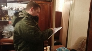 Житель Энгельса нашел тела матери и брата на полу в квартире